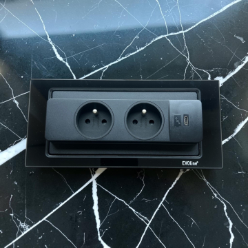 EVOline BackFlip zwart glas – 2x stopcontact + USB-C